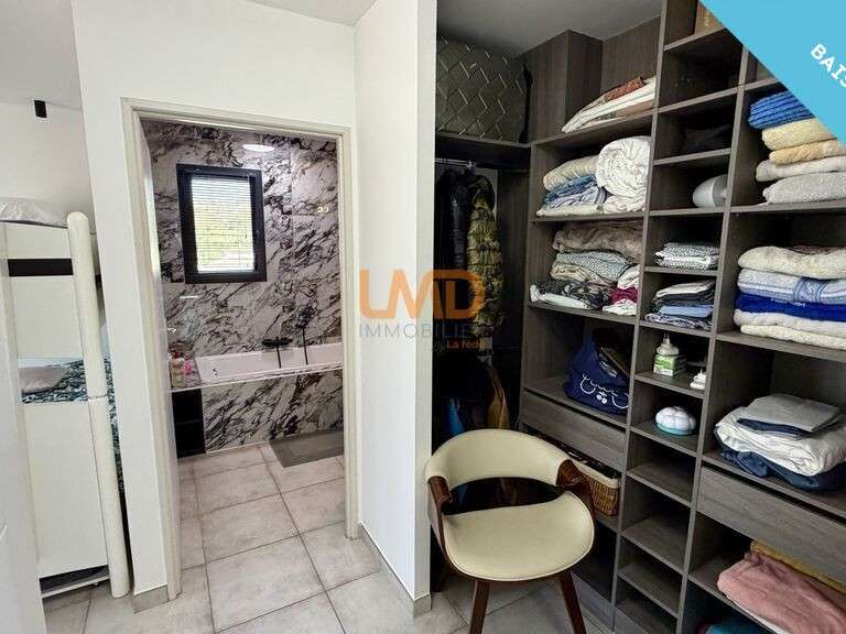 Maison Bagnols-en-Forêt - 4 chambres - 120m²