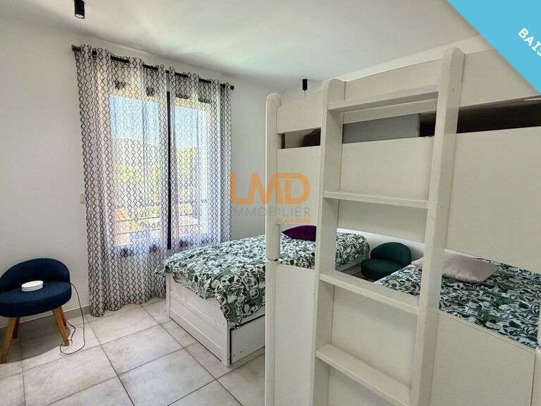 Maison Bagnols-en-Forêt - 4 chambres - 120m²