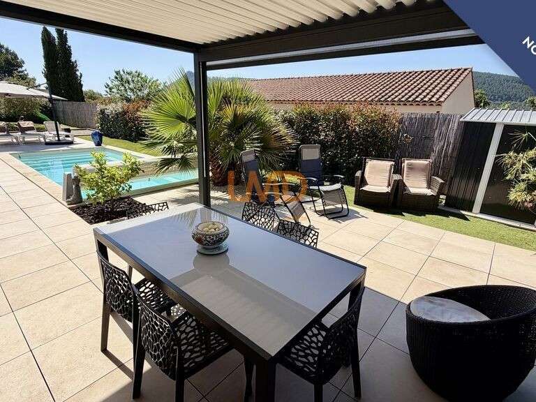 Maison Bagnols-en-Forêt - 4 chambres - 120m²