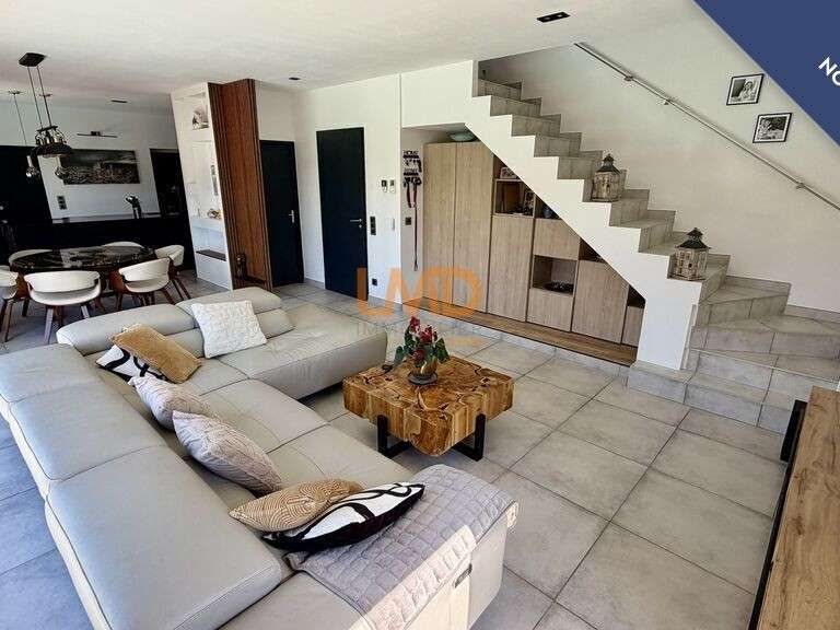 Maison Bagnols-en-Forêt - 4 chambres - 120m²