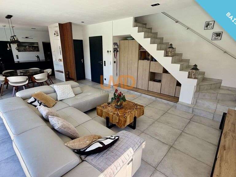 Maison Bagnols-en-Forêt - 4 chambres - 120m²