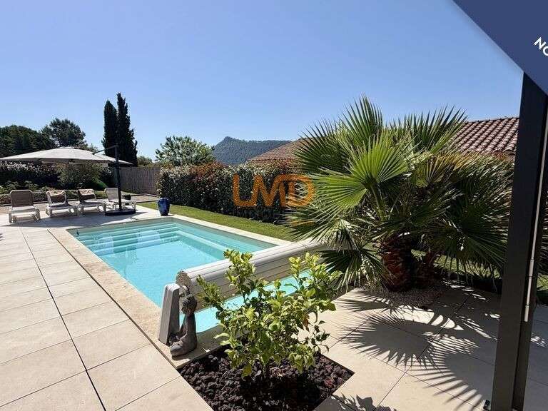 Maison Bagnols-en-Forêt - 4 chambres - 120m²