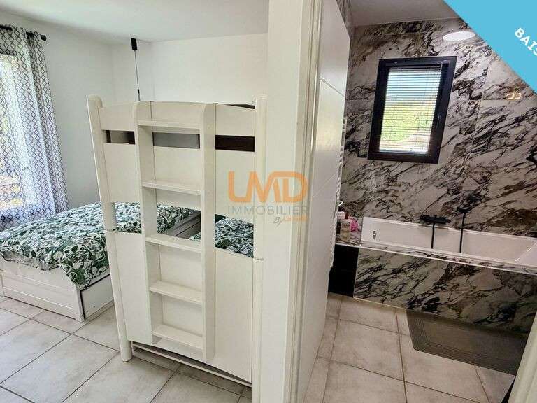Maison Bagnols-en-Forêt - 4 chambres - 120m²