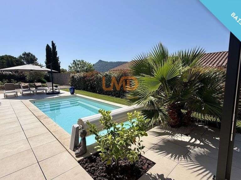 Maison Bagnols-en-Forêt - 4 chambres - 120m²
