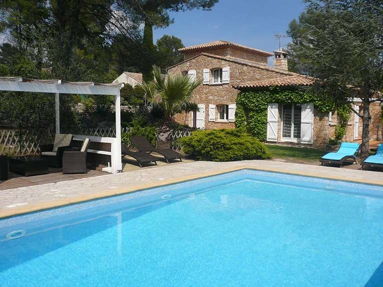 Maison Bagnols-en-Forêt - 8 chambres - 300m²