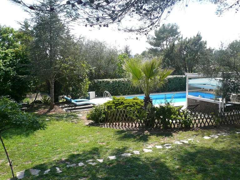 Maison Bagnols-en-Forêt - 8 chambres - 300m²