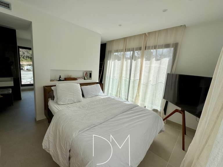 Villa Bagnols-en-Forêt - 3 chambres - 111m²
