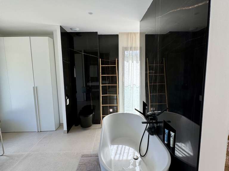 Villa Bagnols-en-Forêt - 3 chambres - 111m²