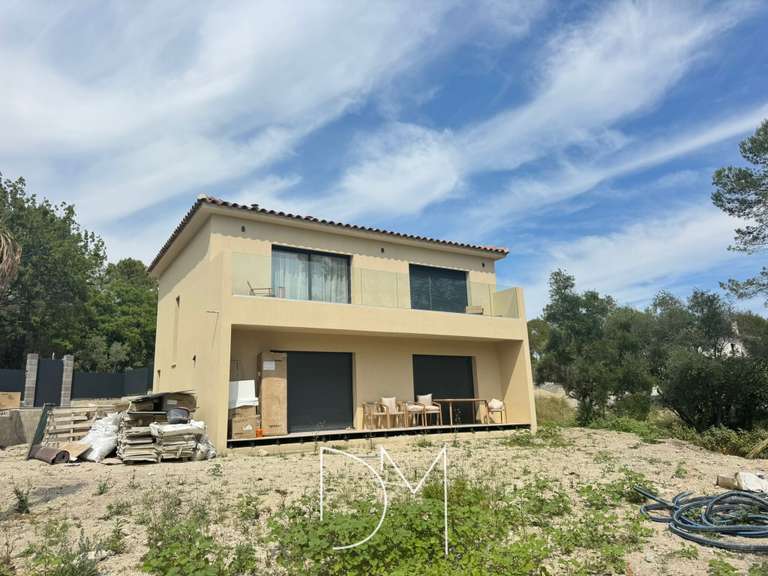 Villa Bagnols-en-Forêt - 3 chambres - 111m²