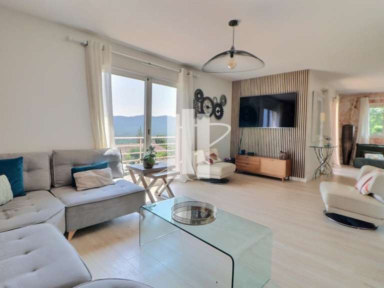 Villa Bagnols-en-Forêt - 4 chambres - 178m²