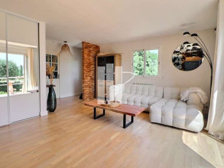 Villa Bagnols-en-Forêt - 4 chambres - 178m²