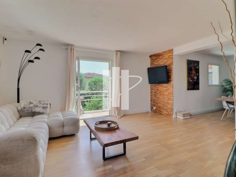Villa Bagnols-en-Forêt - 4 chambres - 178m²