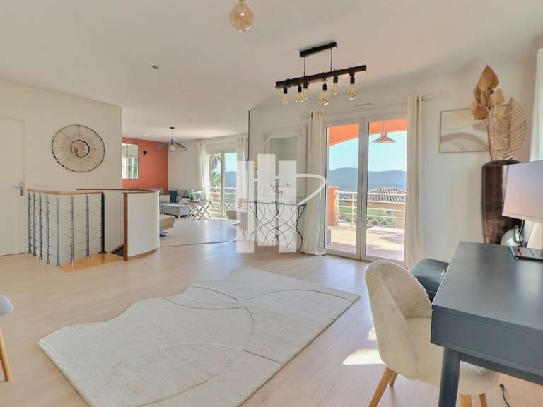 Villa Bagnols-en-Forêt - 4 chambres - 178m²