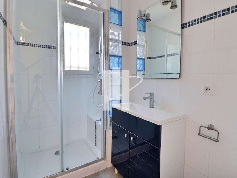 Villa Bagnols-en-Forêt - 4 chambres - 178m²