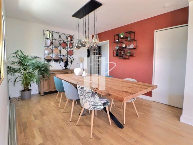 Villa Bagnols-en-Forêt - 4 chambres - 178m²