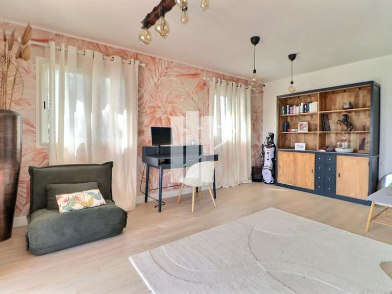Villa Bagnols-en-Forêt - 4 chambres - 178m²