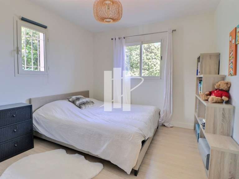 Villa Bagnols-en-Forêt - 4 chambres - 178m²