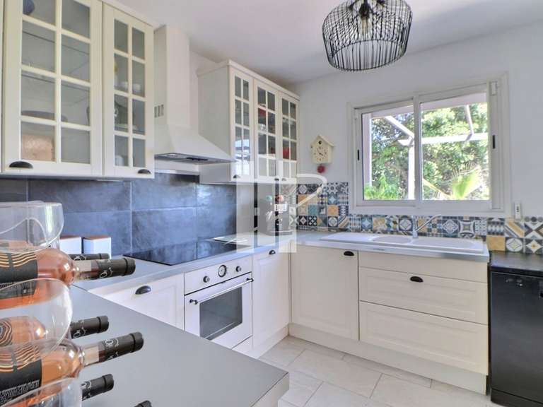 Villa Bagnols-en-Forêt - 4 chambres - 178m²