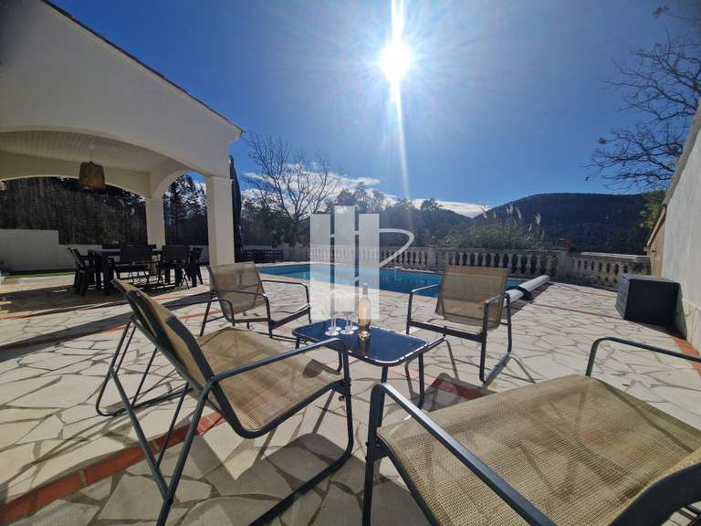 Villa Bagnols-en-Forêt - 4 chambres - 100m²