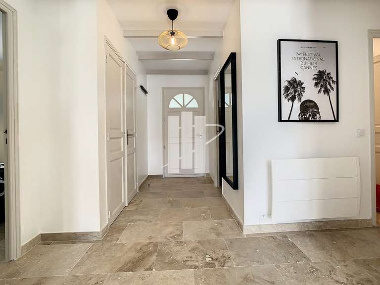 Villa Bagnols-en-Forêt - 4 chambres - 100m²