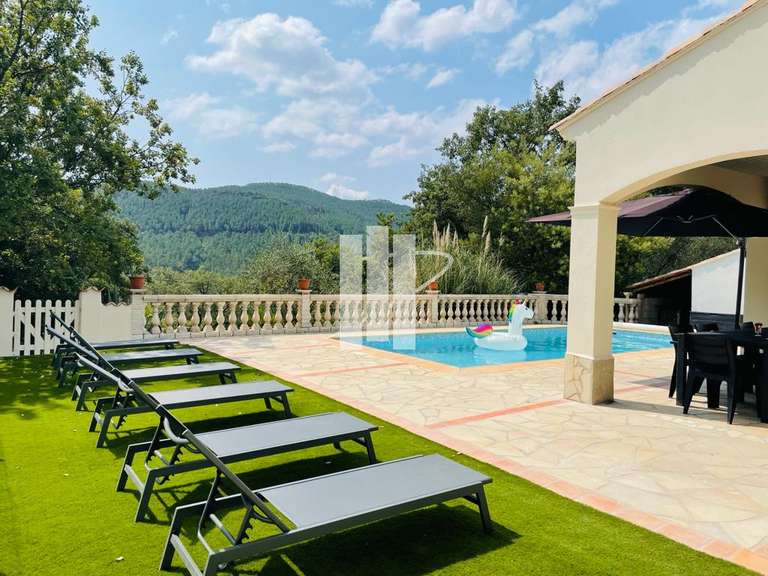 Villa Bagnols-en-Forêt - 4 chambres - 100m²