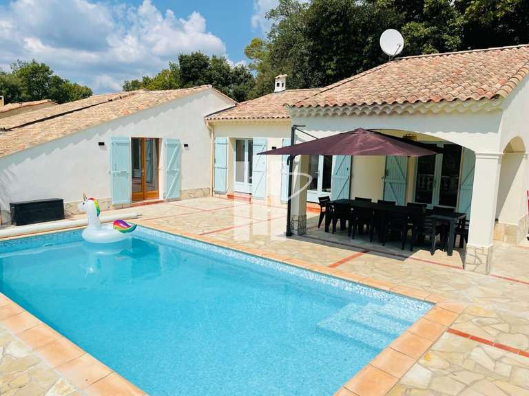 Villa Bagnols-en-Forêt - 4 chambres - 100m²