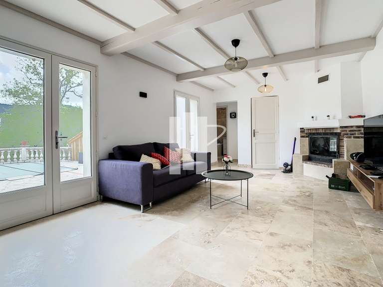 Villa Bagnols-en-Forêt - 4 chambres - 100m²