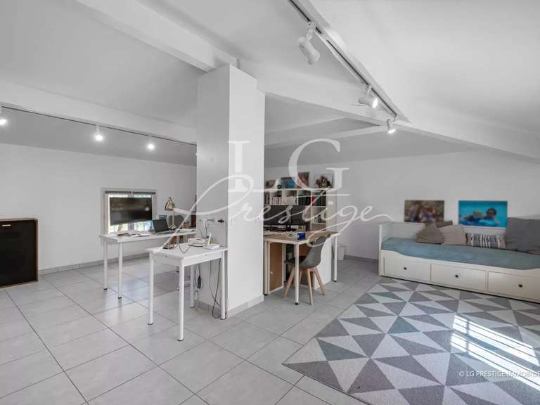 Villa Bagnols-en-Forêt - 5 bedrooms - 271m²