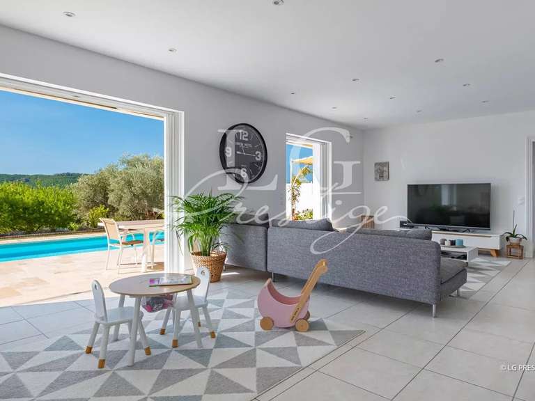 Villa Bagnols-en-Forêt - 5 bedrooms - 271m²