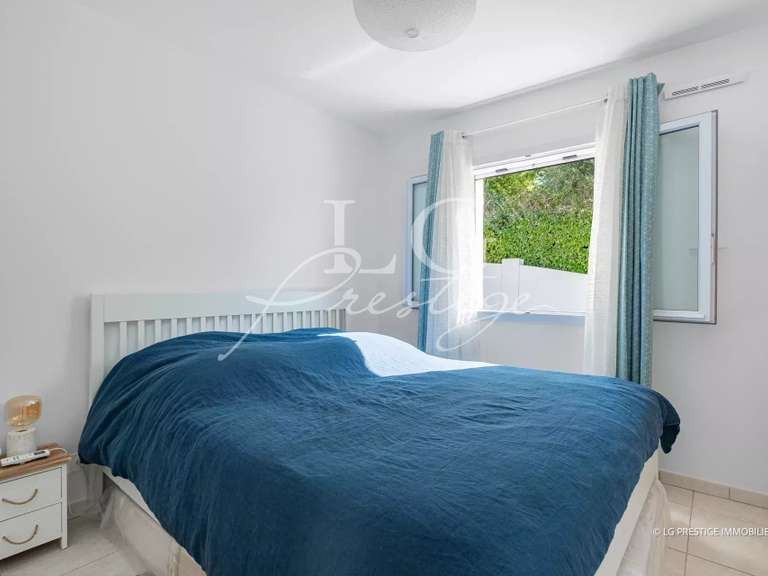 Villa Bagnols-en-Forêt - 5 bedrooms - 271m²