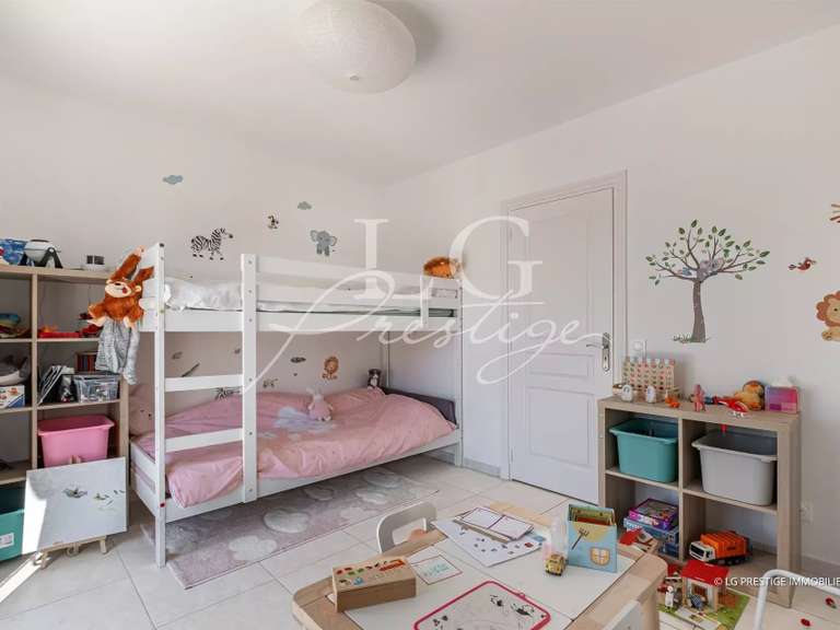 Villa Bagnols-en-Forêt - 5 bedrooms - 271m²