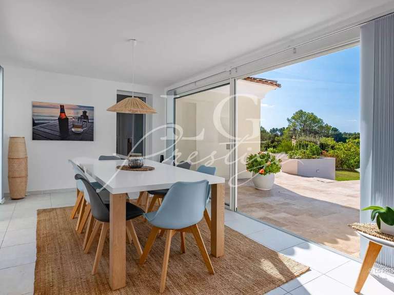 Villa Bagnols-en-Forêt - 5 bedrooms - 271m²