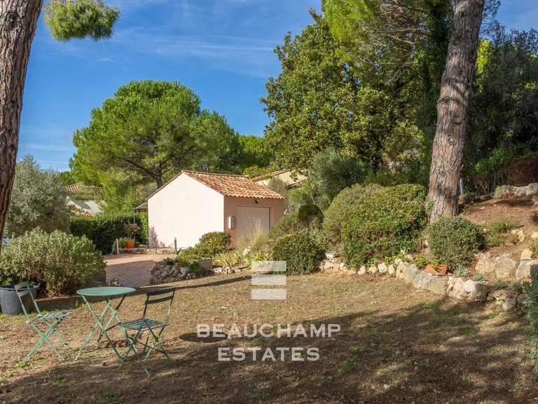 Villa Bagnols-en-Forêt - 4 chambres - 132m²