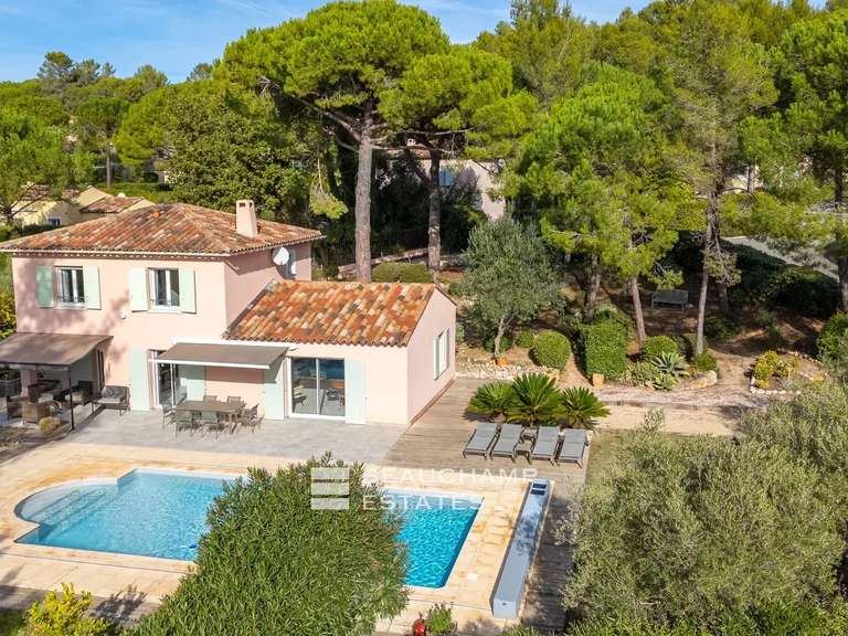 Villa Bagnols-en-Forêt - 4 chambres - 132m²