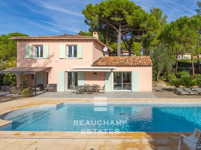 Villa Bagnols-en-Forêt - 4 chambres - 132m²
