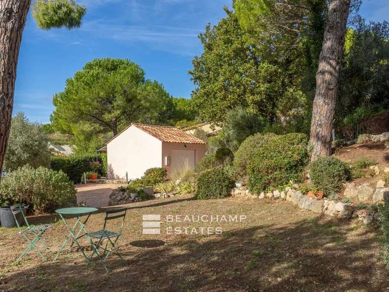 Villa Bagnols-en-Forêt - 4 chambres - 132m²