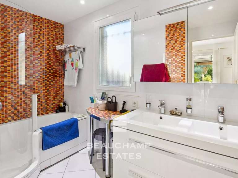 Villa Bagnols-en-Forêt - 4 chambres - 132m²