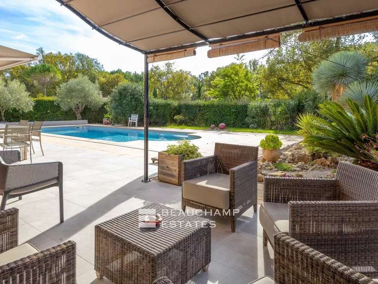 Villa Bagnols-en-Forêt - 4 chambres - 132m²