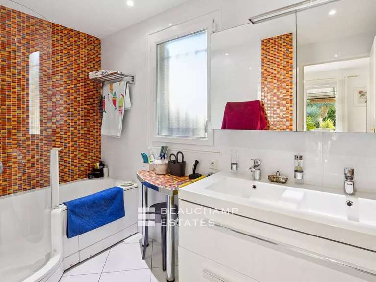 Villa Bagnols-en-Forêt - 4 chambres - 132m²