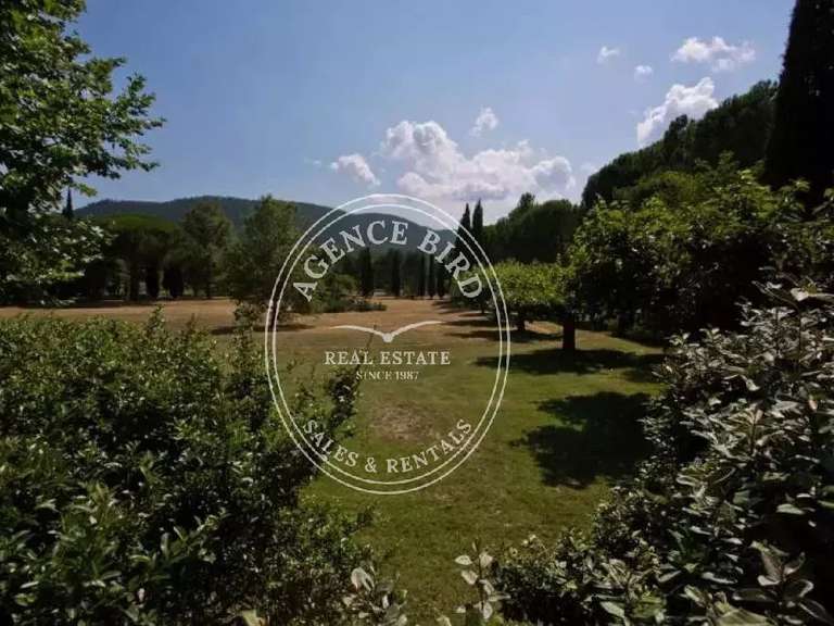 Villa Bagnols-en-Forêt - 10 chambres - 600m²