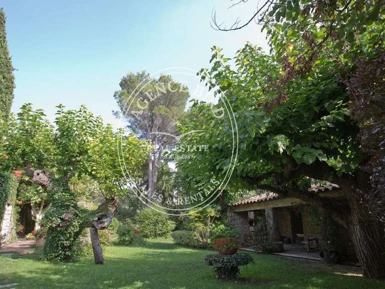 Villa Bagnols-en-Forêt - 10 chambres - 600m²