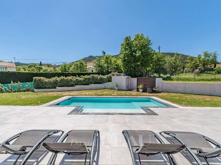 Villa Bagnols-en-Forêt - 3 chambres - 1500m²