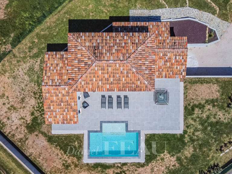 Villa Bagnols-en-Forêt - 3 chambres - 1500m²