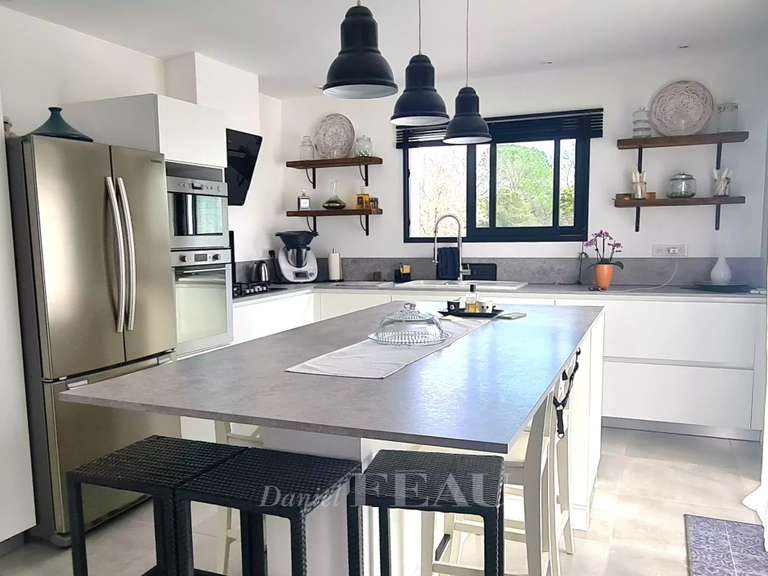 Villa Bagnols-en-Forêt - 3 chambres - 1500m²