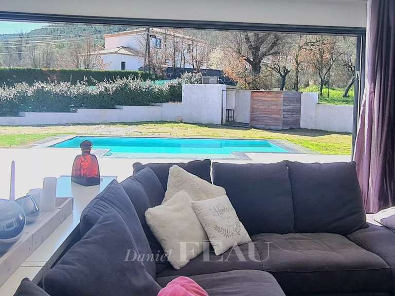 Villa Bagnols-en-Forêt - 3 chambres - 1500m²