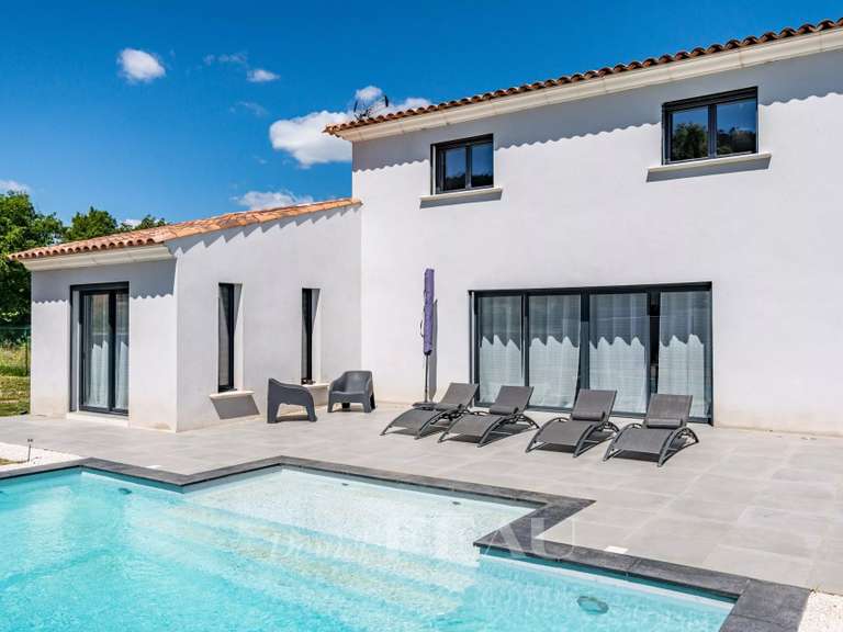 Villa Bagnols-en-Forêt - 3 chambres - 1500m²