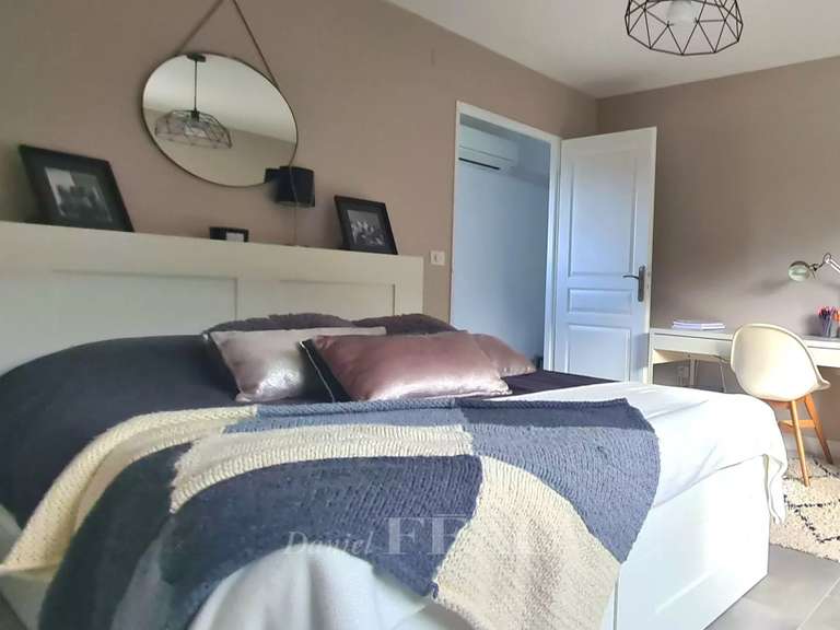 Villa Bagnols-en-Forêt - 3 chambres - 1500m²