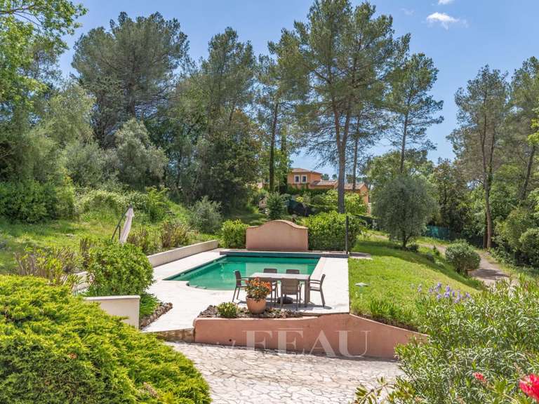 Villa Bagnols-en-Forêt - 5 chambres - 210m²