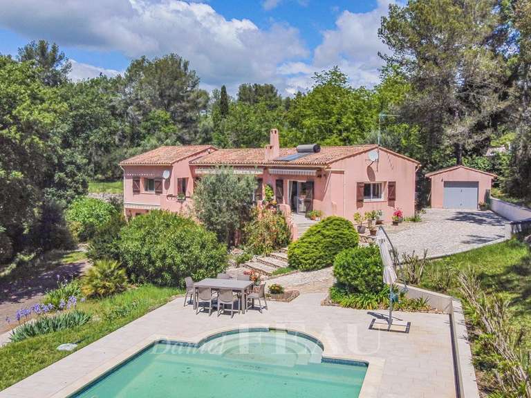 Villa Bagnols-en-Forêt - 5 chambres - 210m²