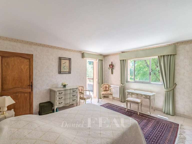 Villa Bagnols-en-Forêt - 5 chambres - 210m²